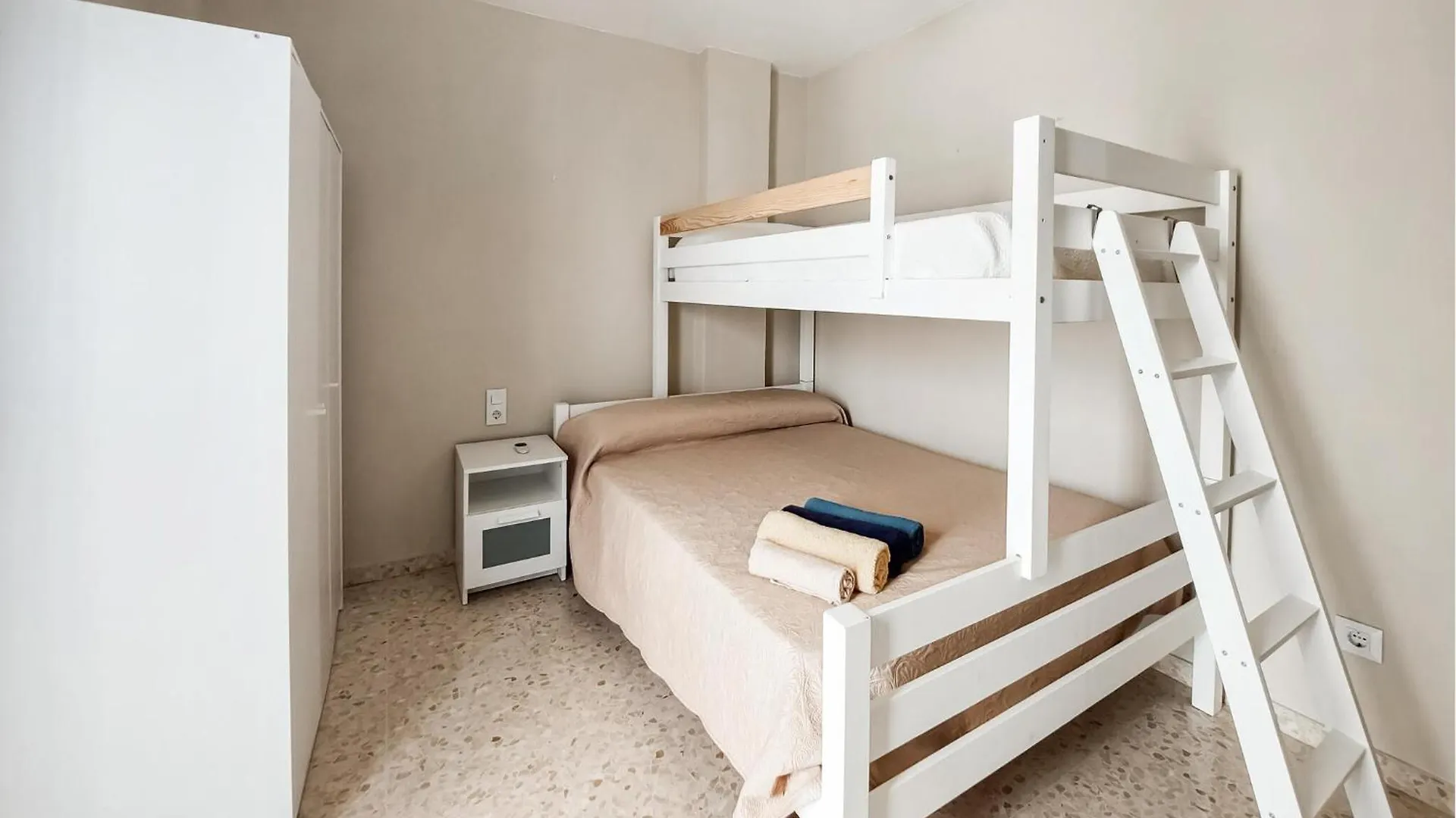 2 Bedroom Awesome Home In Chipiona Spain